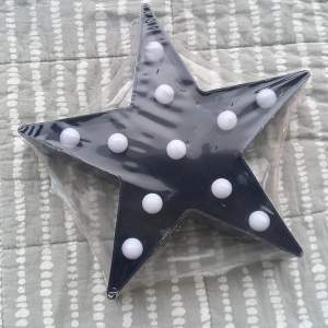 Black led star unused. its pretty bright uses AA battery (not included) 
