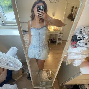 Jeans klänning - Jättefin jeansklänning i perfekt skick!