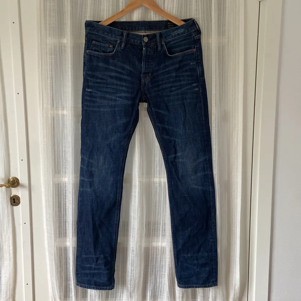 Mörkblå jeans från All Saints ’Iggy Fit’ i mycket fint skick, 10/10. Nypris ca 1200kr. Jeans & Byxor.