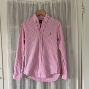 Ralph Lauren skjorta rosa (S) - Rosarandig skjorta från Ralph Lauren i mycket gott skick, 10/10