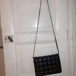 Hm väska  - Säljer denna gulliga väska för 50kr från hm