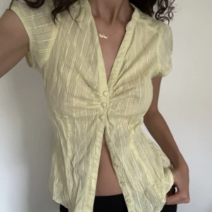 Ljusgul blus  - Ljusgul blus ❤️