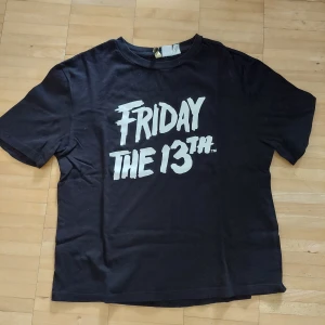 Svart tshirt  - Svart tshirt från H&M, oanvänd. 