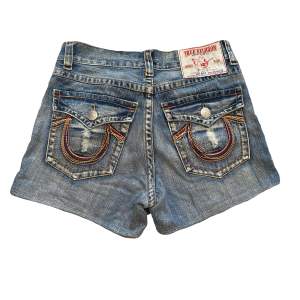 True religion shorts. Står srtl 34 men skulle säga mer som en 30🌟