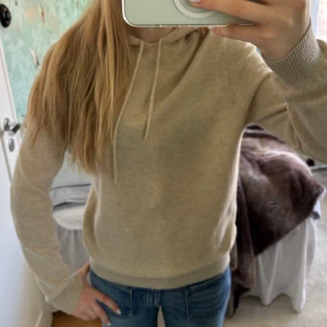 Beige hoodie Soft Goat - Så fin hoodie från Soft Goat, säljs inte längre!! Passar unisex! Inga defekter, ej nopprig🤗🤗