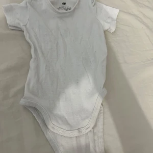Whites baby t-shirt - Worn many timmes but still good and it’s very swet for baby