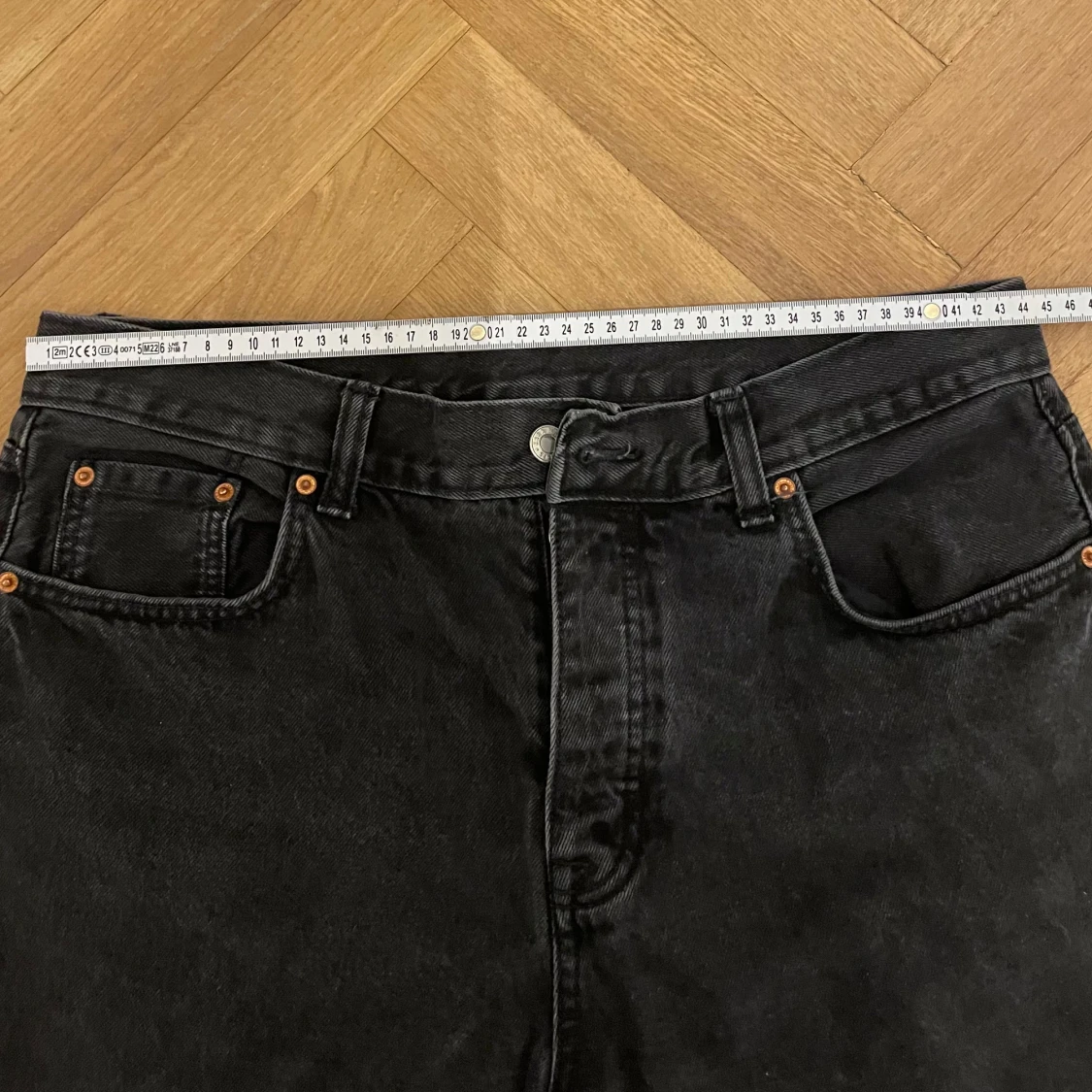 Stilrena gråa jeans - 2