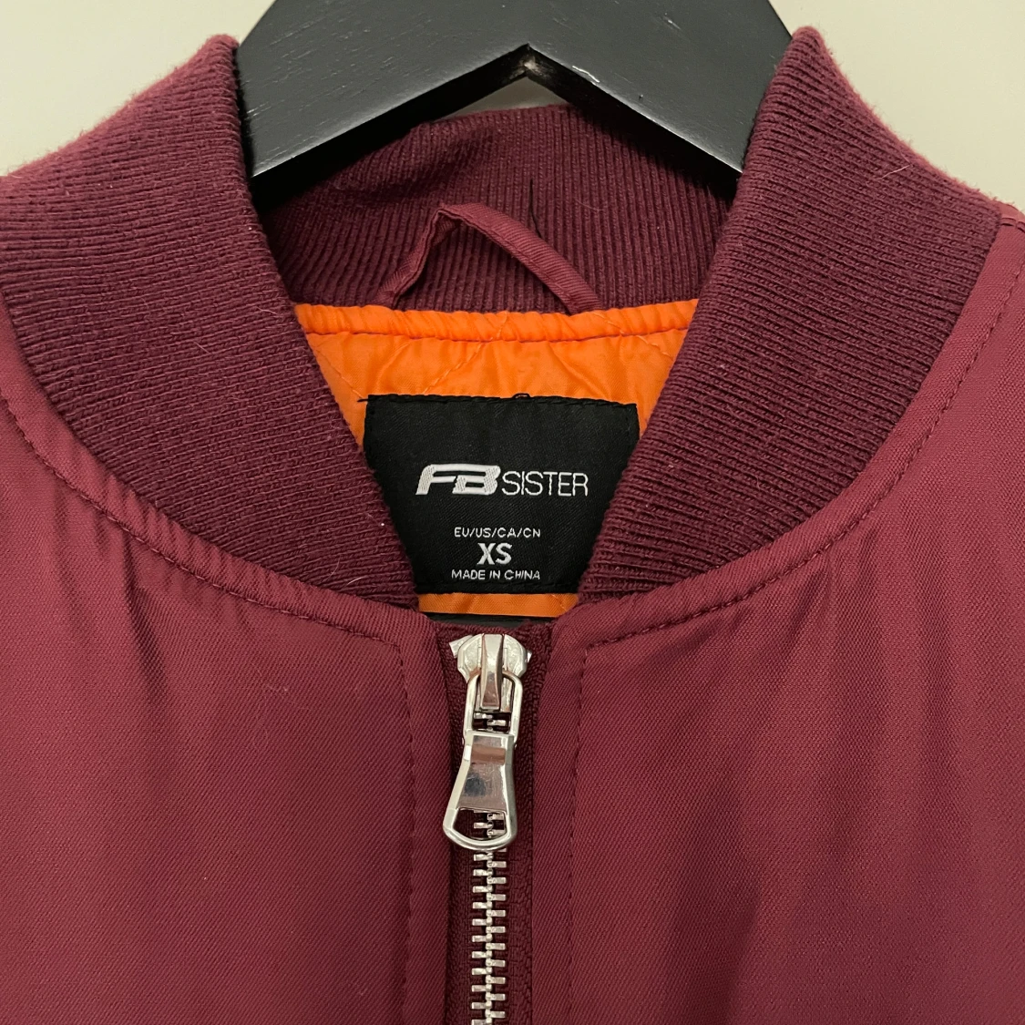 Vinröd bomberjacka - 1