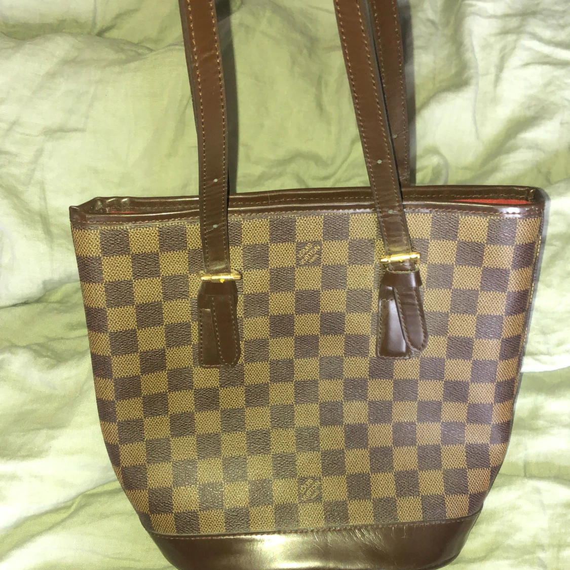 Brun rutig axelväska