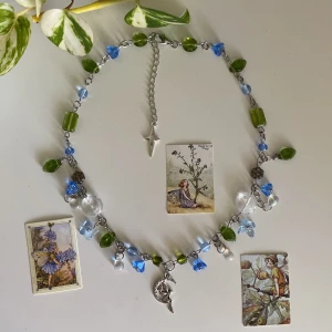 ✨𝒟𝑜𝓌𝓃 𝒷𝓎 𝓉𝒽𝑒 𝓇𝒾𝓋𝑒𝓇✨ - Halsband med tjeckiska glaspärlor, glaspärlor, stainless steel & alloy 