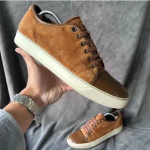 Lanvins skor - Säljer mina Mörk bruna lanvins , Dem är i väldigt bra skick men saknar tyvärr box , priset kan diskuteras vid bara snabb affären. Dem är i storlek 45. 