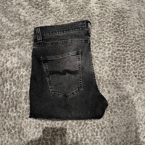 Nudie jeans lean dean  - Svarta nudie jeans lean dean. Storlek W31 L32. 