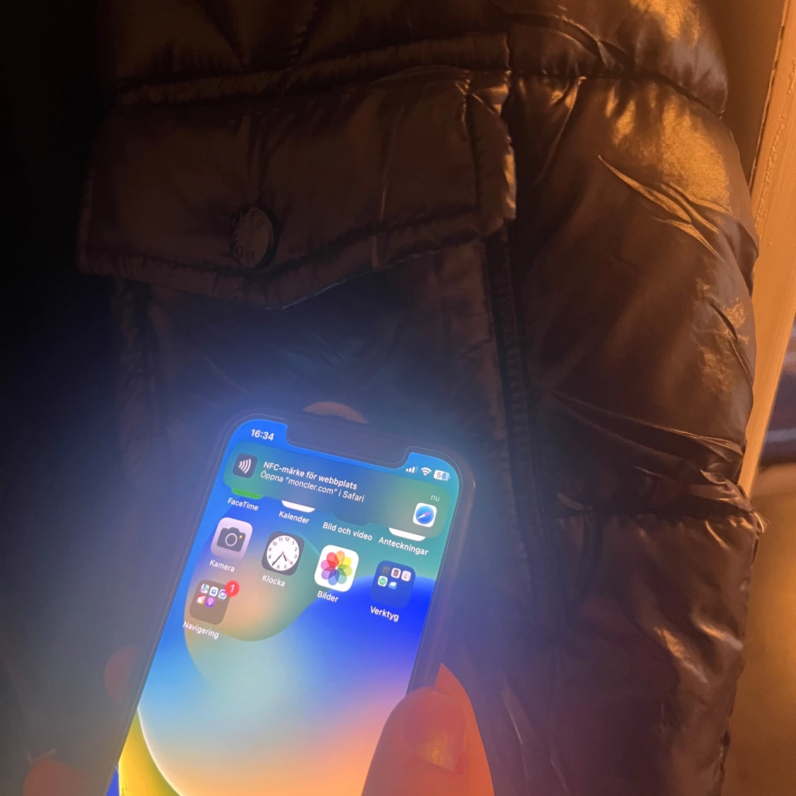 Svart pufferjacka från Moncler - 4