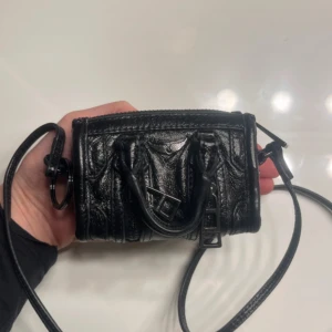  mini väska Zadig Voltaire  - Köpte på Vinted aldrig användt☺️ personen skrev att den är som ny endast använd 2 gånger, dust bag kommer med! I mini size bara att fråga om du undrar något!💕