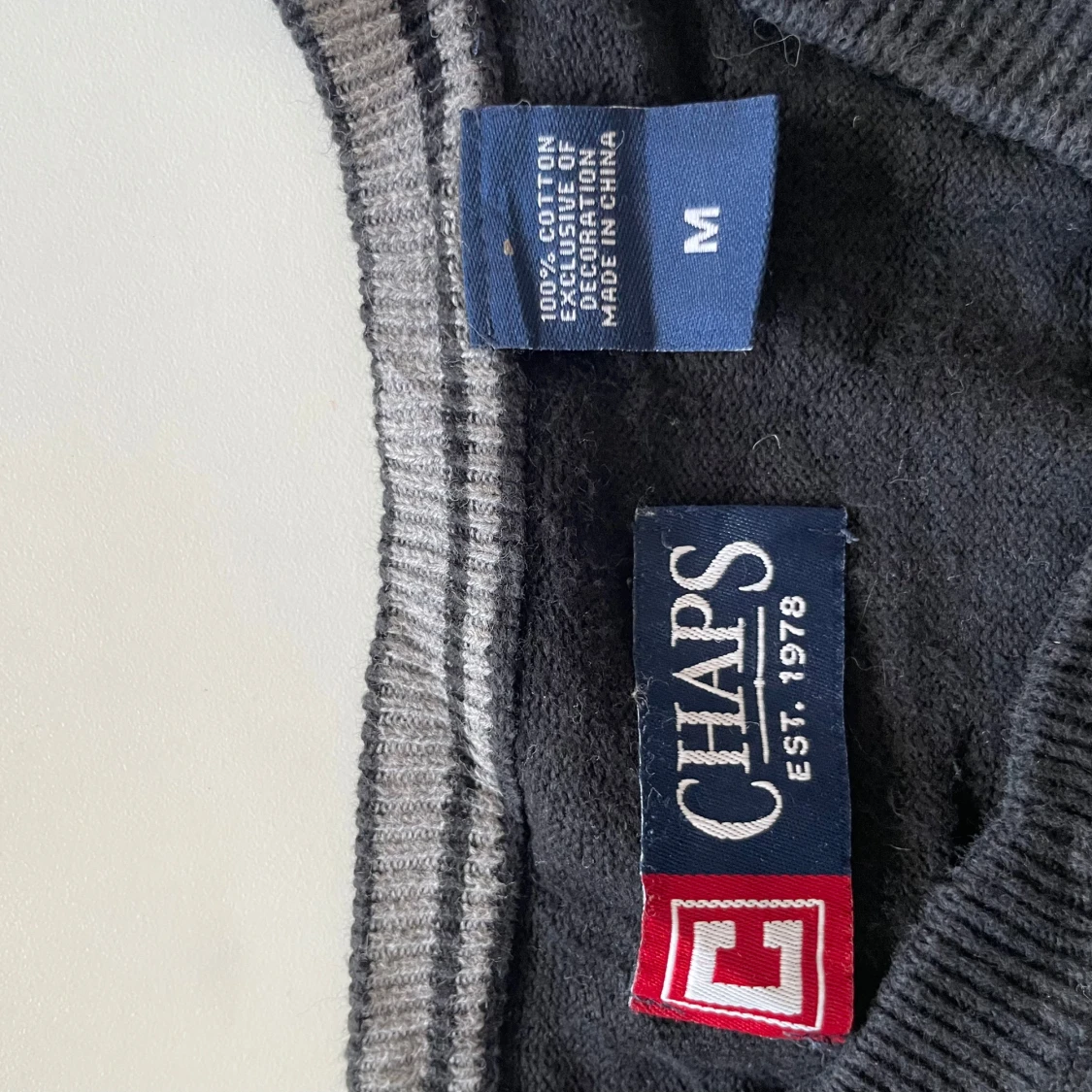 Svart v-ringad väst från Chaps - 2