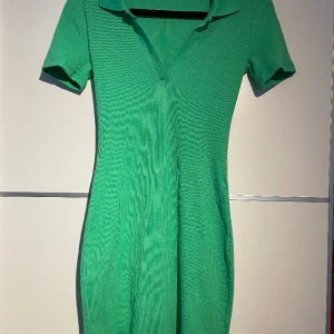 Klänning  - Tight t-shirt klänning från zara. aldrig använd