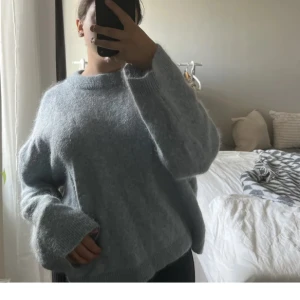 Stickad tröja  - Stickad mohair tröja från hm, Använd några gånger men i toppen skick. 