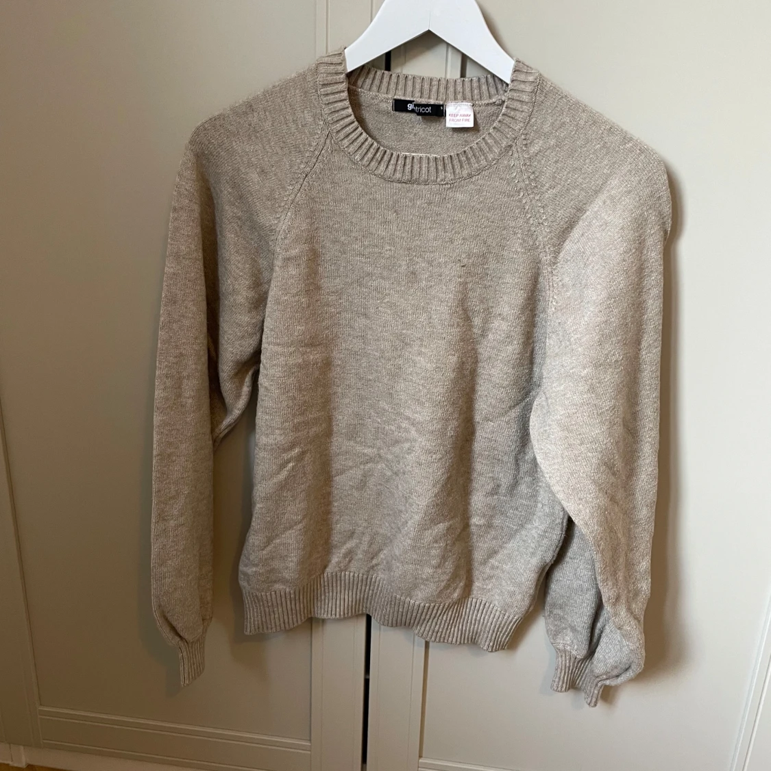 Beiget stickad sett från ginatricot - 1