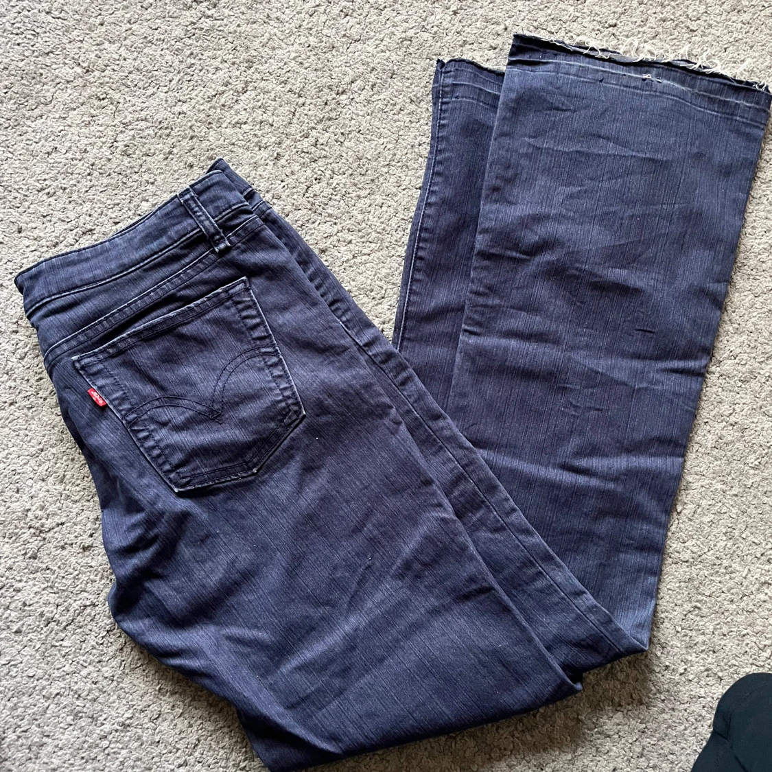 Mörkblå Levi's jeans - 1