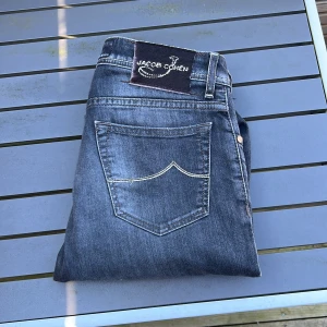 Jacob cohen jeans - Säljer dessa riktigt snygga jeans från jacob cohen! Size 31. Modell 688. Skick 9/10. Hör av dig vid intresse 🤩