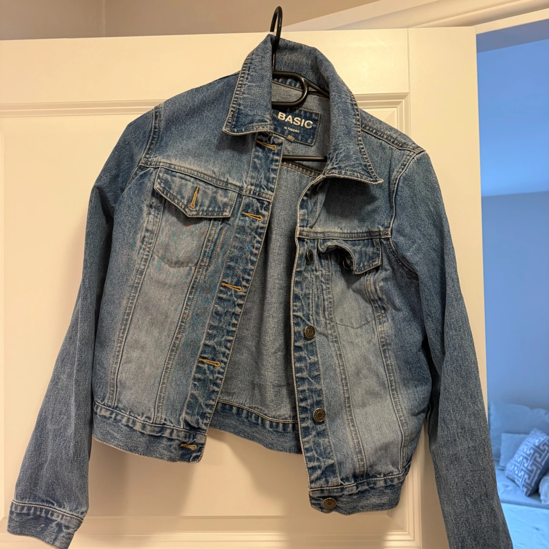 Blå jeansjacka från Basic
