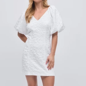 Intressekolll på slut såld klänning! - Har denna i 32, sprillans ny med prislappen !💓