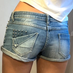 Jeansshorts  - Midjemått: 38cm💖