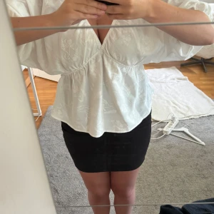Jeanskjol - Jättefin jeanskjol från Gina som ej kommer till användning! 