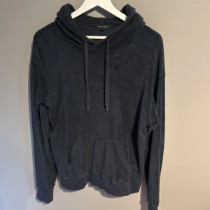 Mörkblå frottéhoodie från Paul & friends - Paul friends hoodie frotte