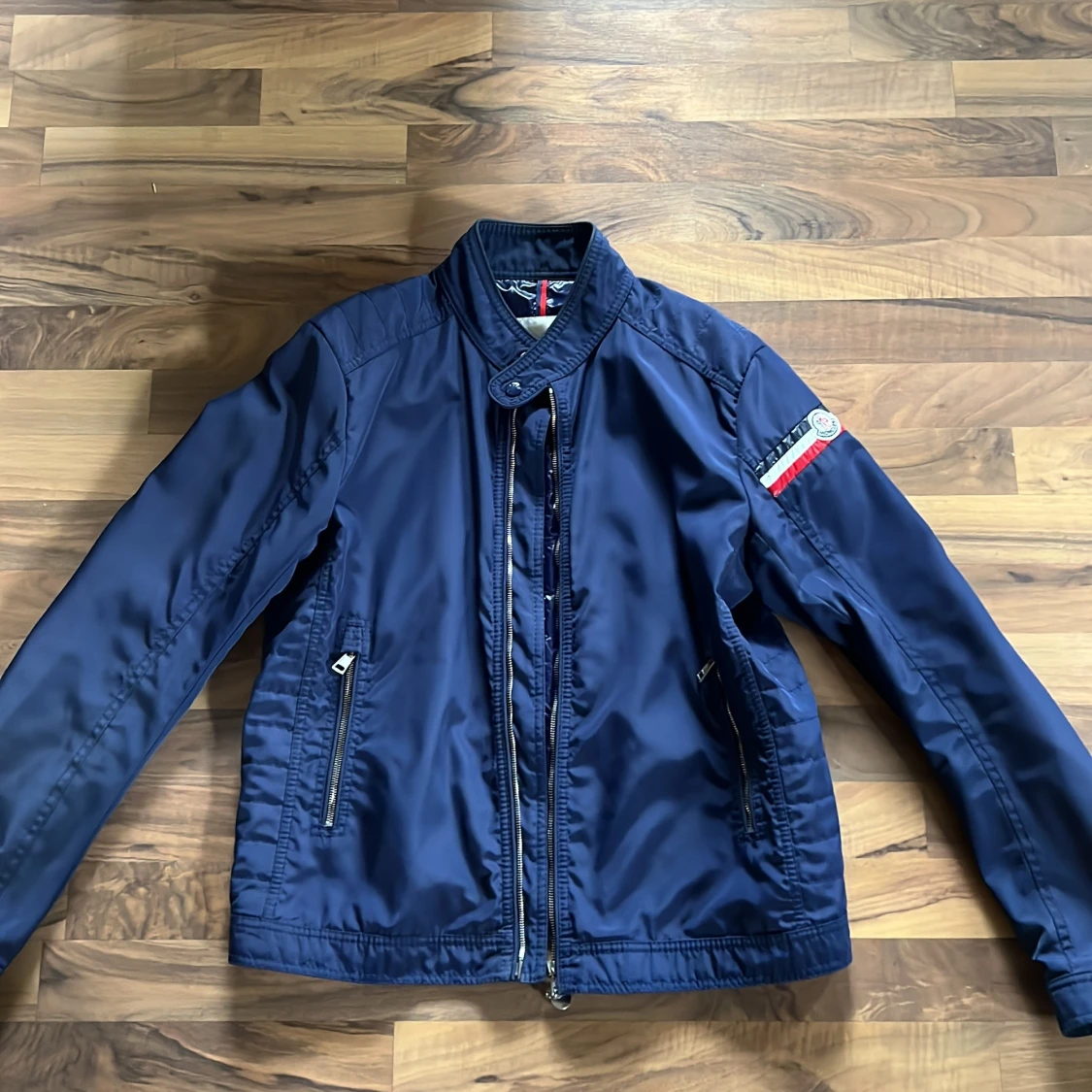 Blå vindjacka från Moncler