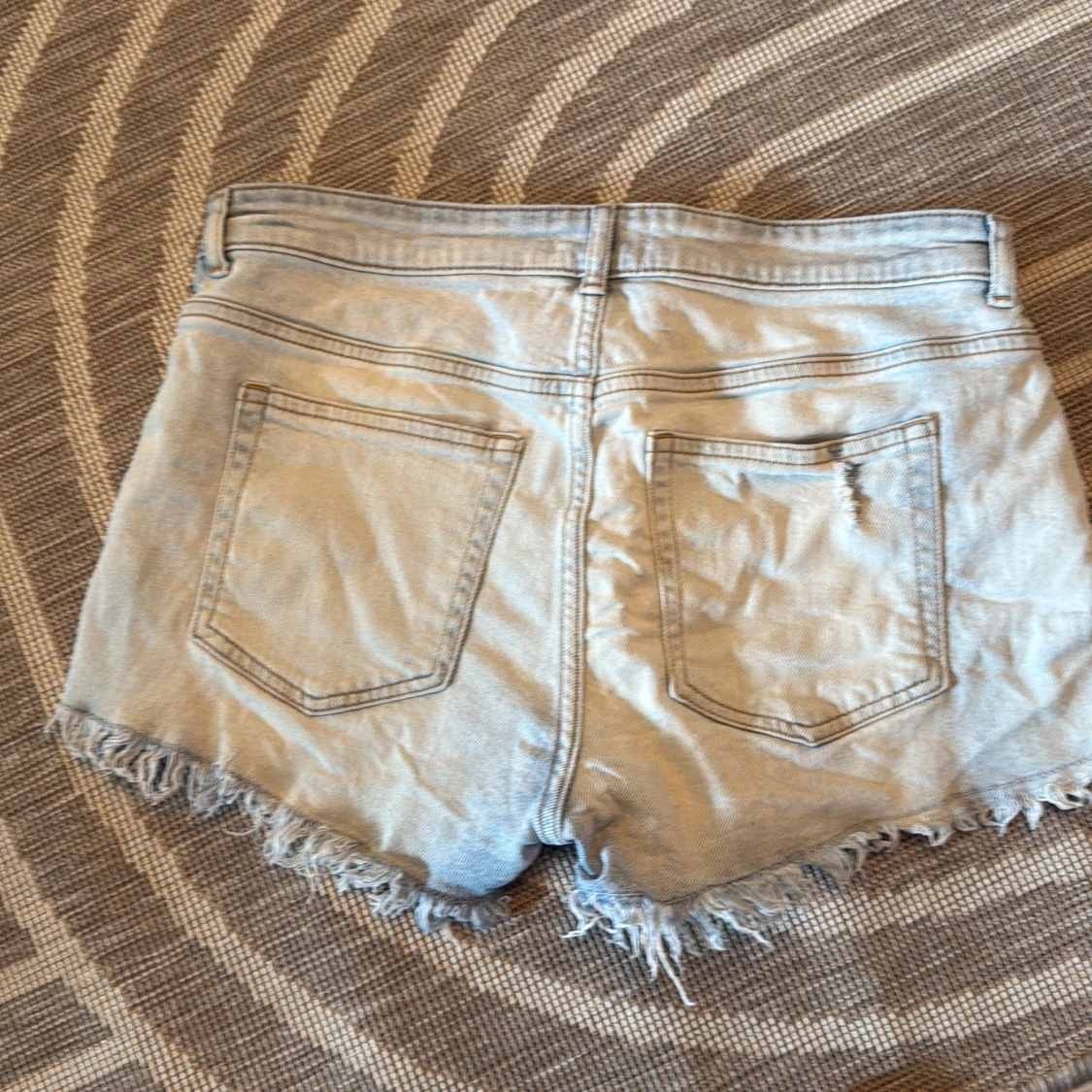 Ljusblå jeansshorts från H&M - 1