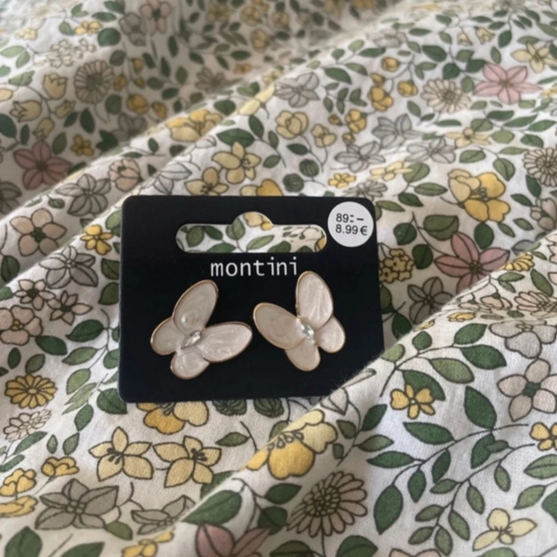 Vita fjärilsörhängen från Montini