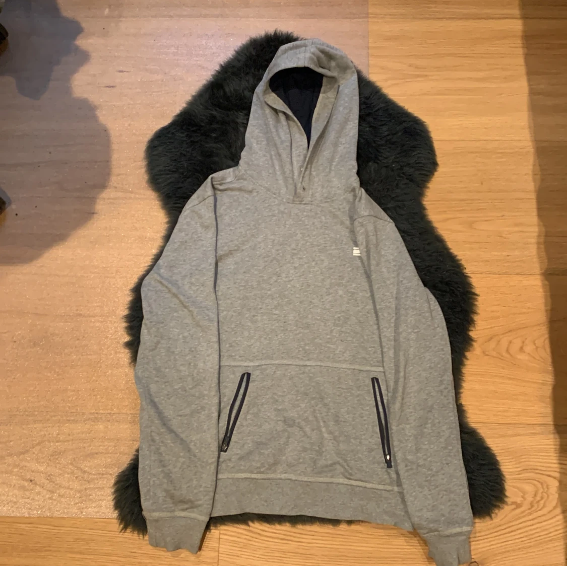 Grå hoodie från Tommy Hilfiger  - 1