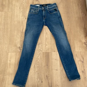 Replay jeans - Slitna replay Anbass jeans i storlek 28
