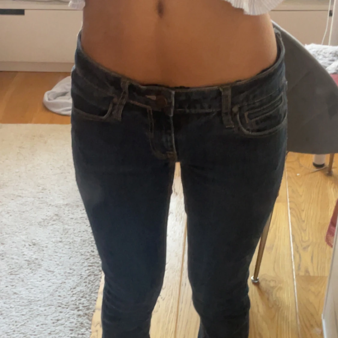 Mörkblå skinny jeans med låg midja