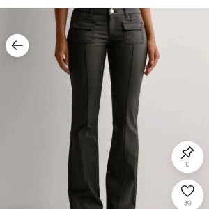 Skinn byxor  - Söker dessa från Nelly. Gärna i L. Kontakta mig om någon säljer dessa.