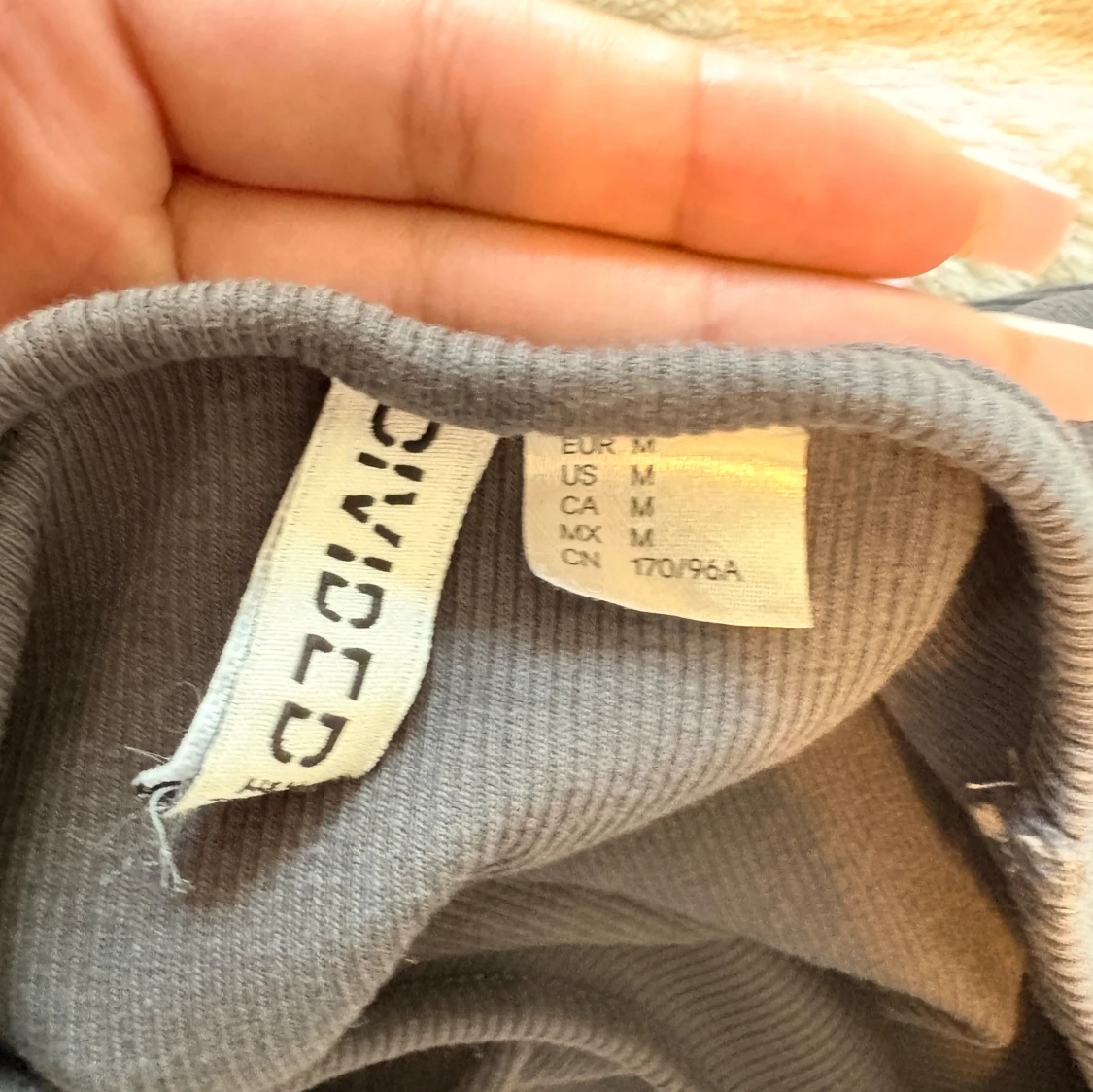 Mörkgrå croppad topp från H&M - 2