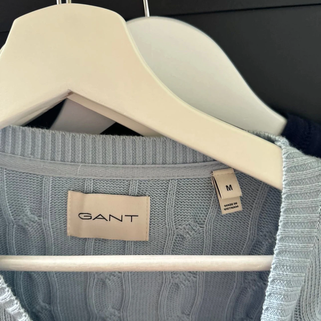 Ljusblå kabelstickad tröja från GANT - 3