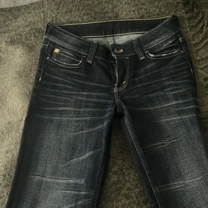 Lågmidjade cheap Monday jeans - Superfina jeans ifrån weekday cheap Monday, använda fåtal gånger, så i toppenbra skick!
