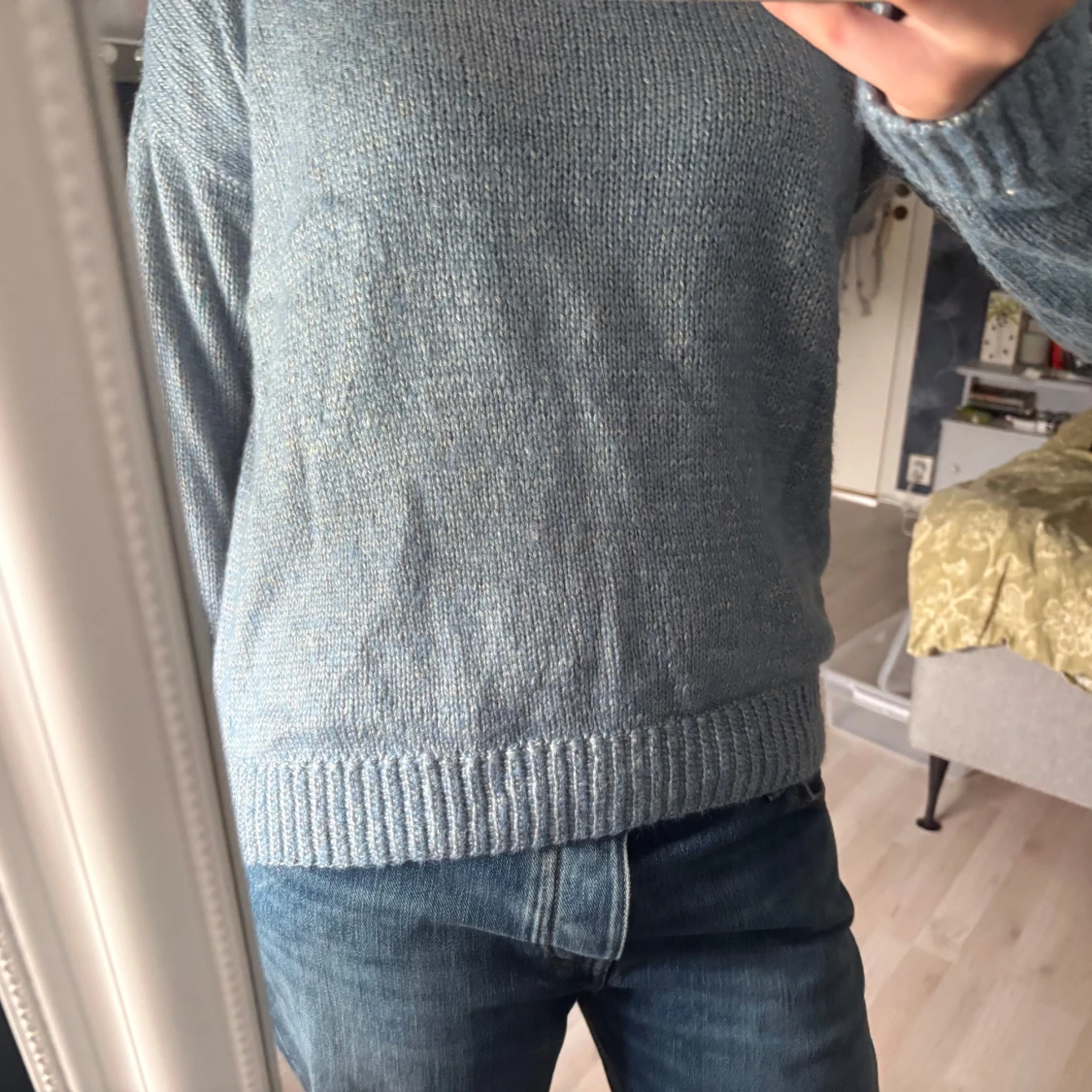 Blå stickad tröja med rund hals - 1