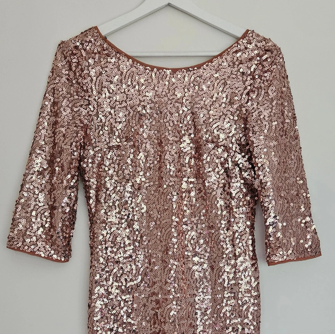 Paljettklänning i roséguld 