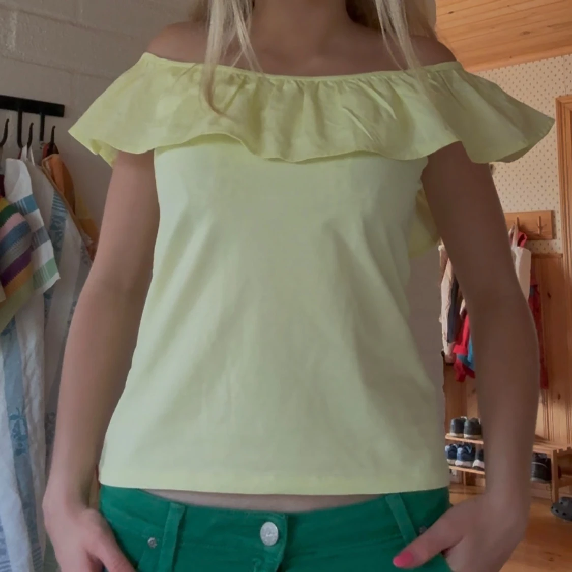 Ljusgul offshoulder volangtopp - 2