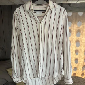 Randig skjorta från Samsøe Samsøe - Skjorta från Samsøe. 