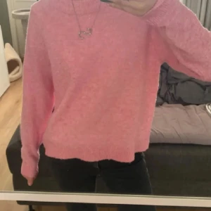 Stickad tröja - Supersöt stickad tröja från veromoda✨ Inga skador! Hör av er vid  funderingar 💕