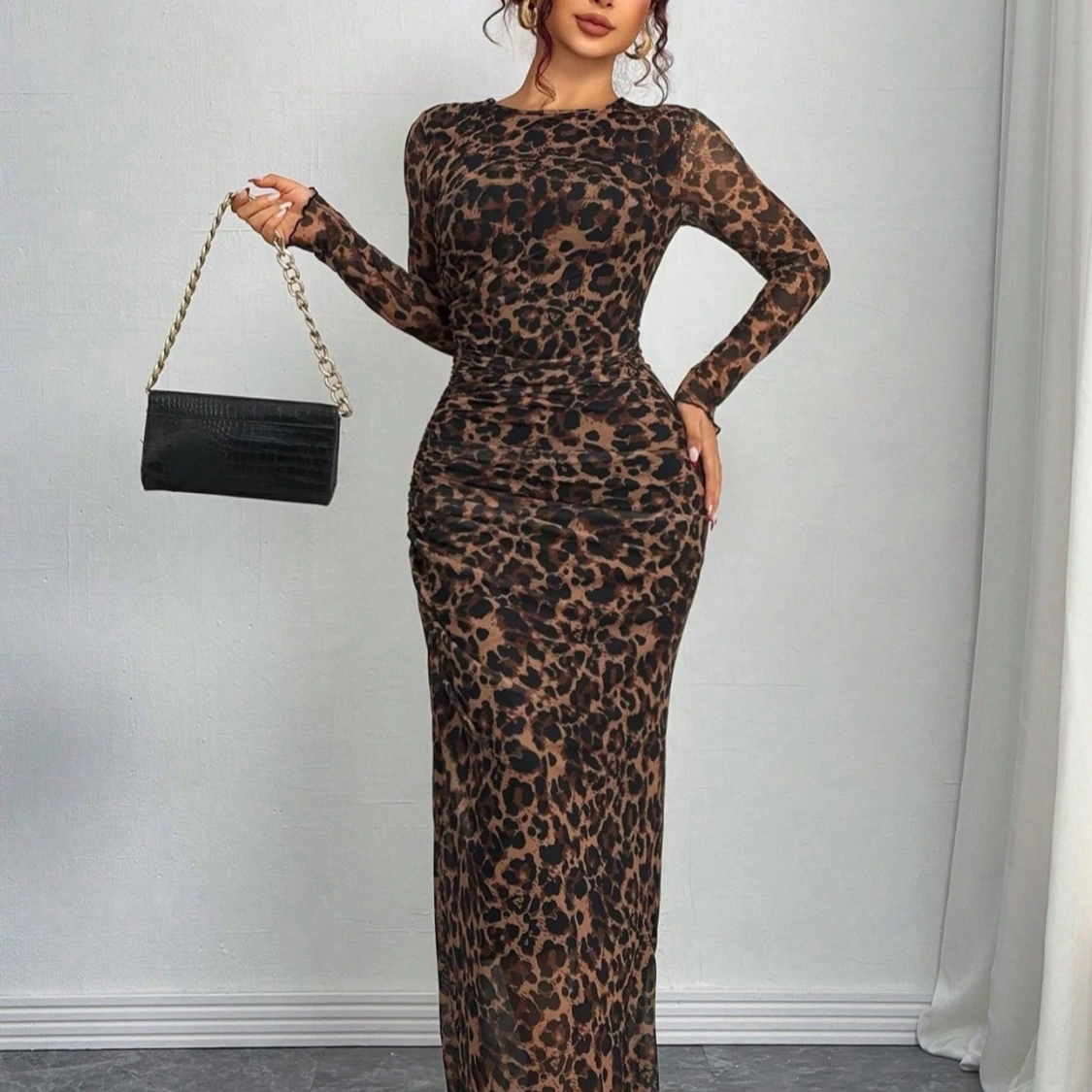 Lång leopardmönstrad klänning