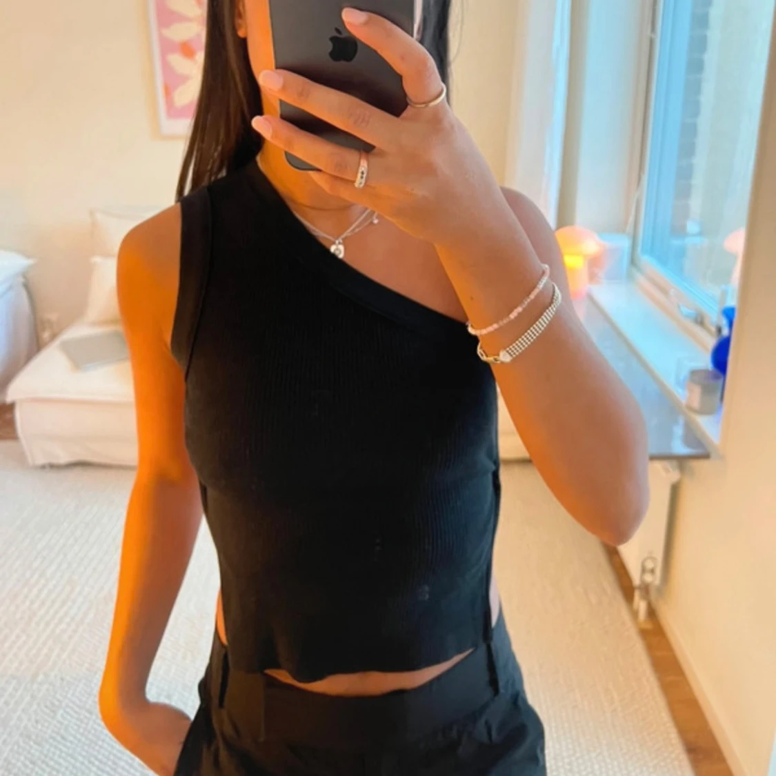 Svart ribbad oneshoulder topp - 2