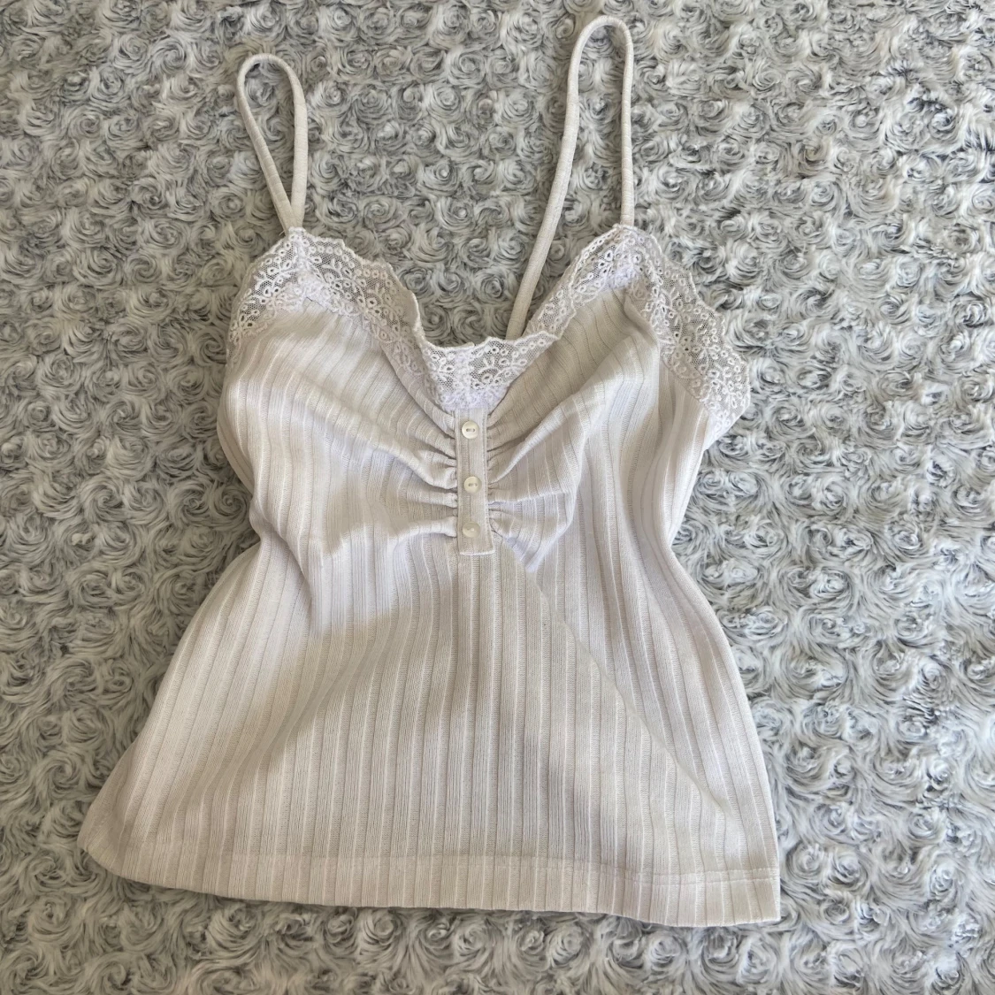 Vit linnetopp från Even&Odd