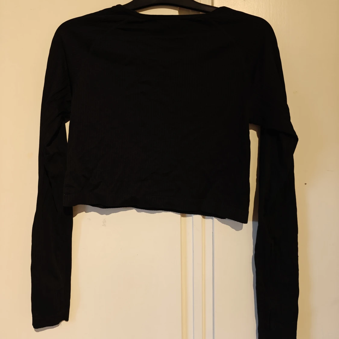 Svart croppad långärmad tröja Röhnisch - 1