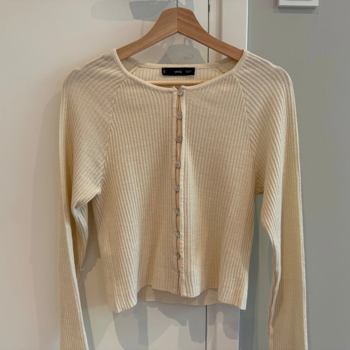 Ribbad beige kofta från Mango - 2