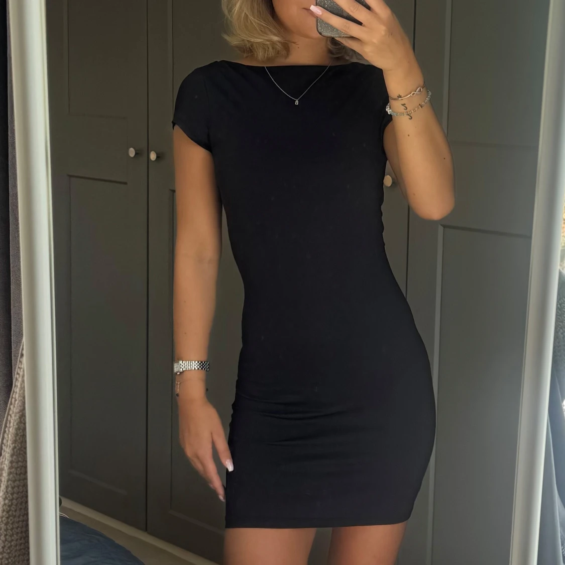 Svart tight kortklänning - 1